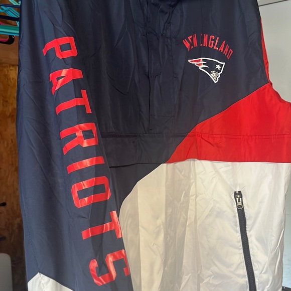 New England Patriot Light Weight Windbreaker (New) - Picture 4 of 5
